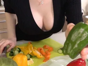 Lỡ chuyến tàu cuối, thanh niên qua đêm tại nhà cấp trên nữ trẻ