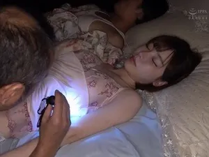 [Queen Bee] Hôn Ôm 1 [Đường Ngang]